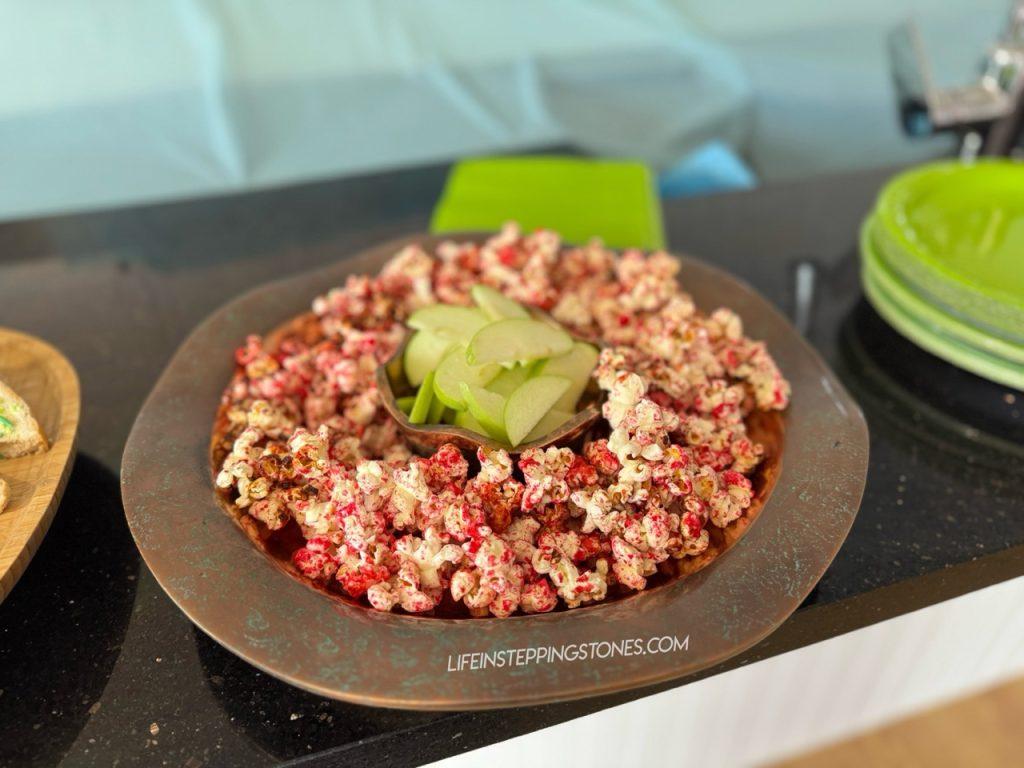 Wicked birthday party food idea: pink popcorn and green apple slices